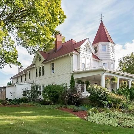 Kingsley House Bed & Breakfast - Full Home Fennville Exteriör bild