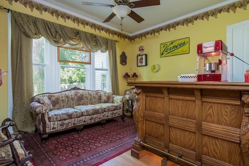 Kingsley House Bed & Breakfast - Full Home Fennville Exteriör bild
