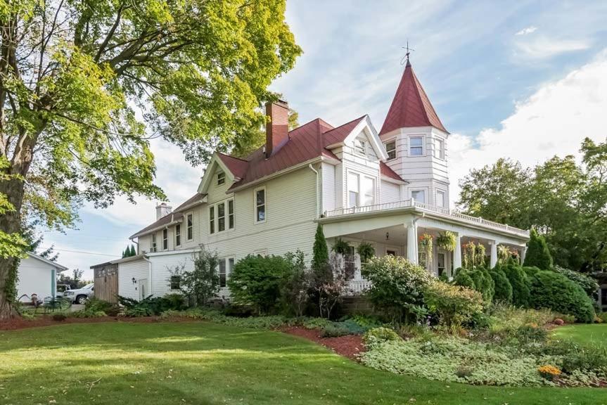 Kingsley House Bed & Breakfast - Full Home Fennville Exteriör bild
