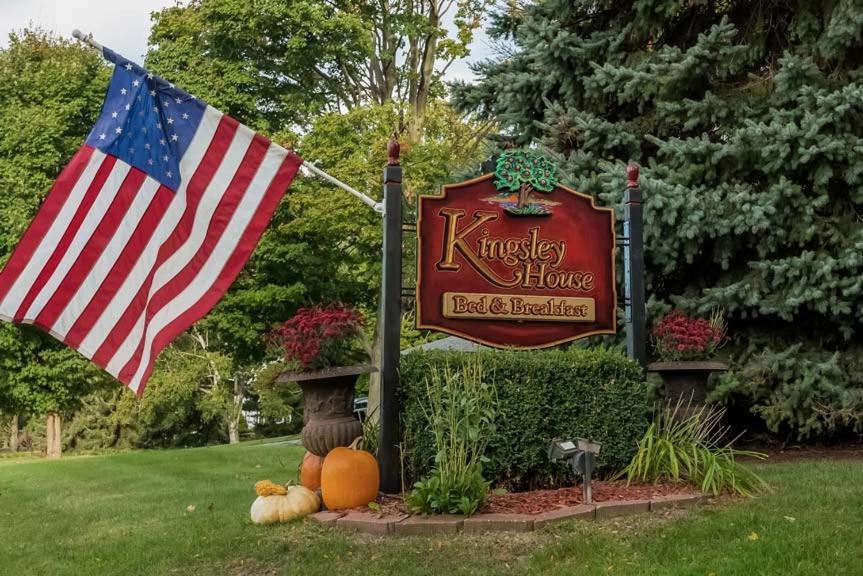 Kingsley House Bed & Breakfast - Full Home Fennville Exteriör bild