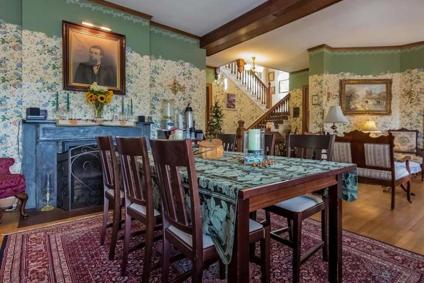 Kingsley House Bed & Breakfast - Full Home Fennville Exteriör bild