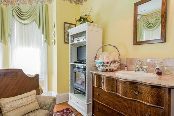 Kingsley House Bed & Breakfast - Full Home Fennville Exteriör bild