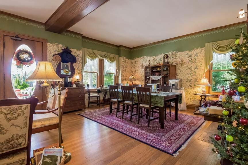Kingsley House Bed & Breakfast - Full Home Fennville Exteriör bild