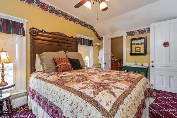 Kingsley House Bed & Breakfast - Full Home Fennville Exteriör bild