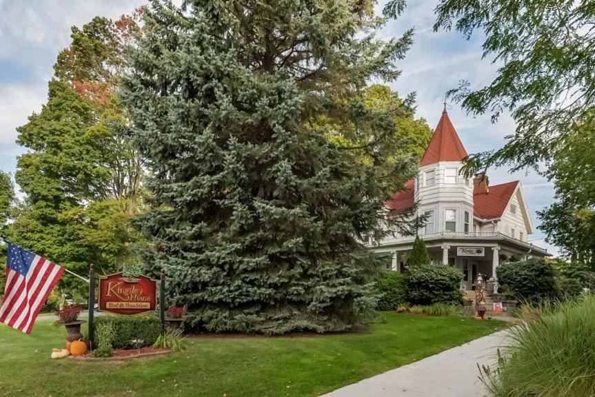 Kingsley House Bed & Breakfast - Full Home Fennville Exteriör bild