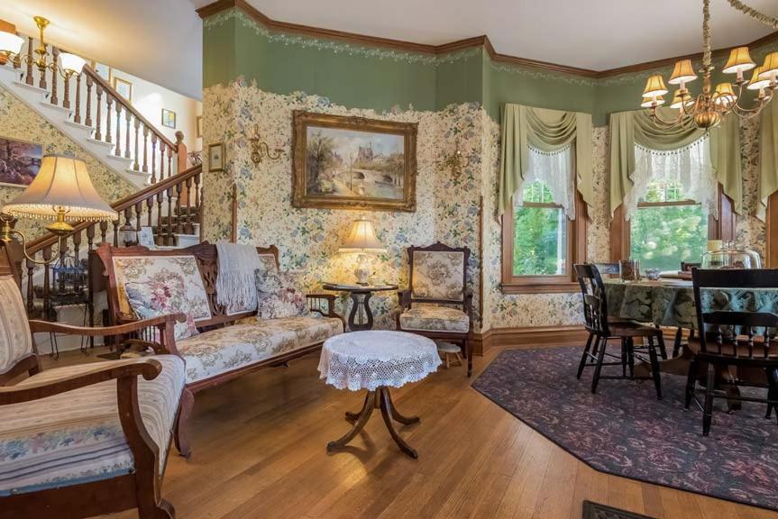 Kingsley House Bed & Breakfast - Full Home Fennville Exteriör bild