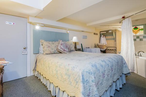 Kingsley House Bed & Breakfast - Full Home Fennville Exteriör bild