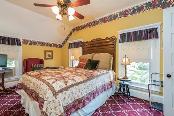 Kingsley House Bed & Breakfast - Full Home Fennville Exteriör bild