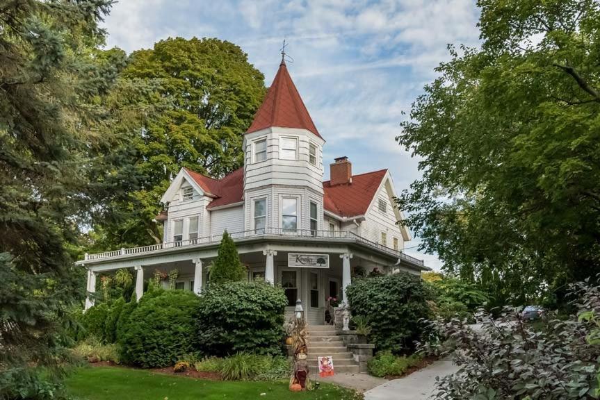 Kingsley House Bed & Breakfast - Full Home Fennville Exteriör bild